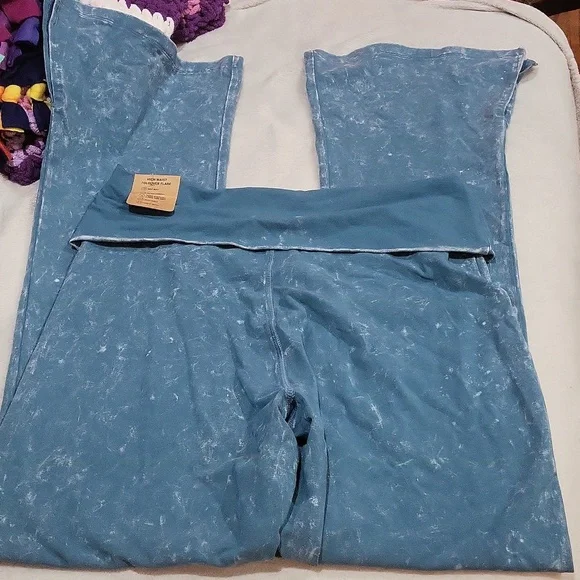 Victoria's Secret PINK Yoga Pants - Picture 13 of 16